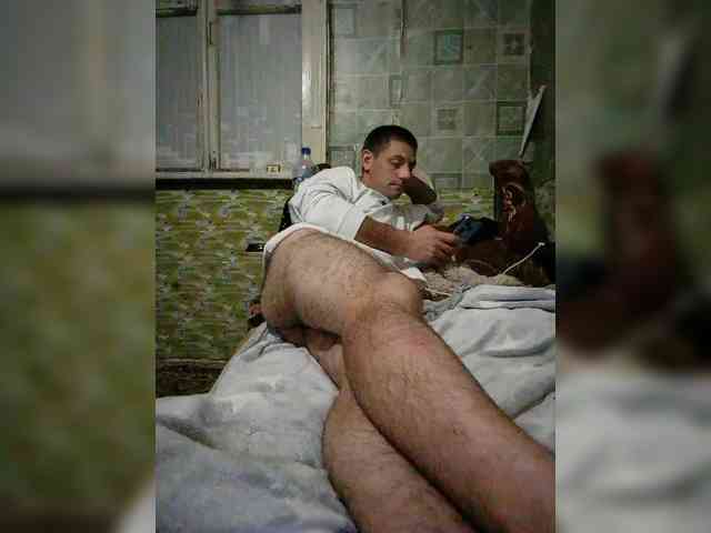 Yelfik (30, White Cam Boy) performing Live Sex.